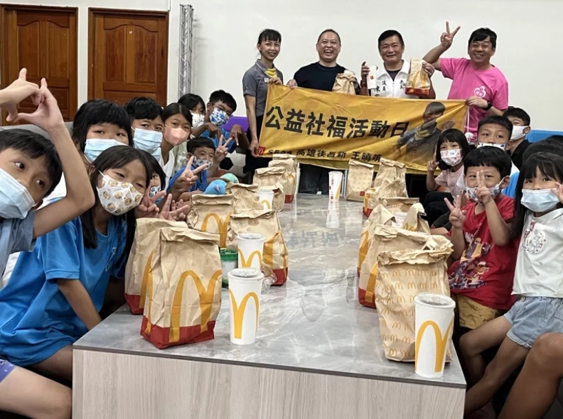 育幼院11名小勇士完成環島壯舉 麥當勞慰勞鼓勵(標題圖檔)